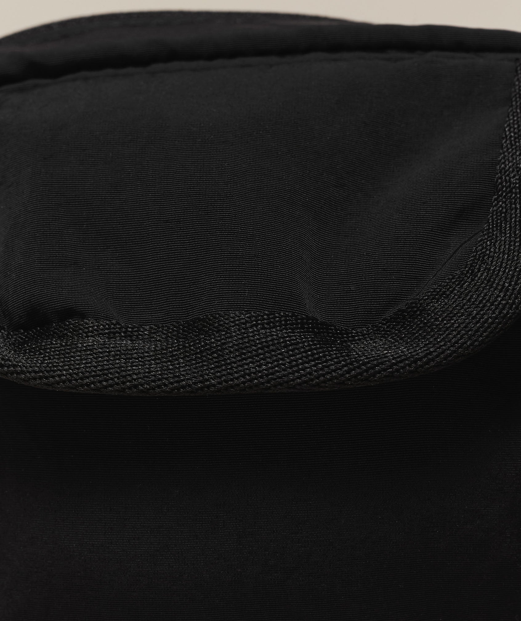 Gymshark Pleat Sling Bag - Black