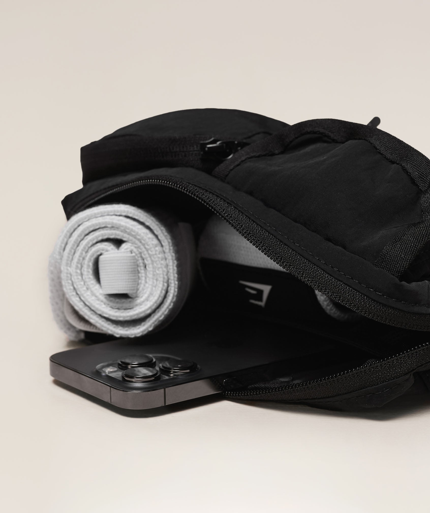 Gymshark Pleat Sling Bag - Black