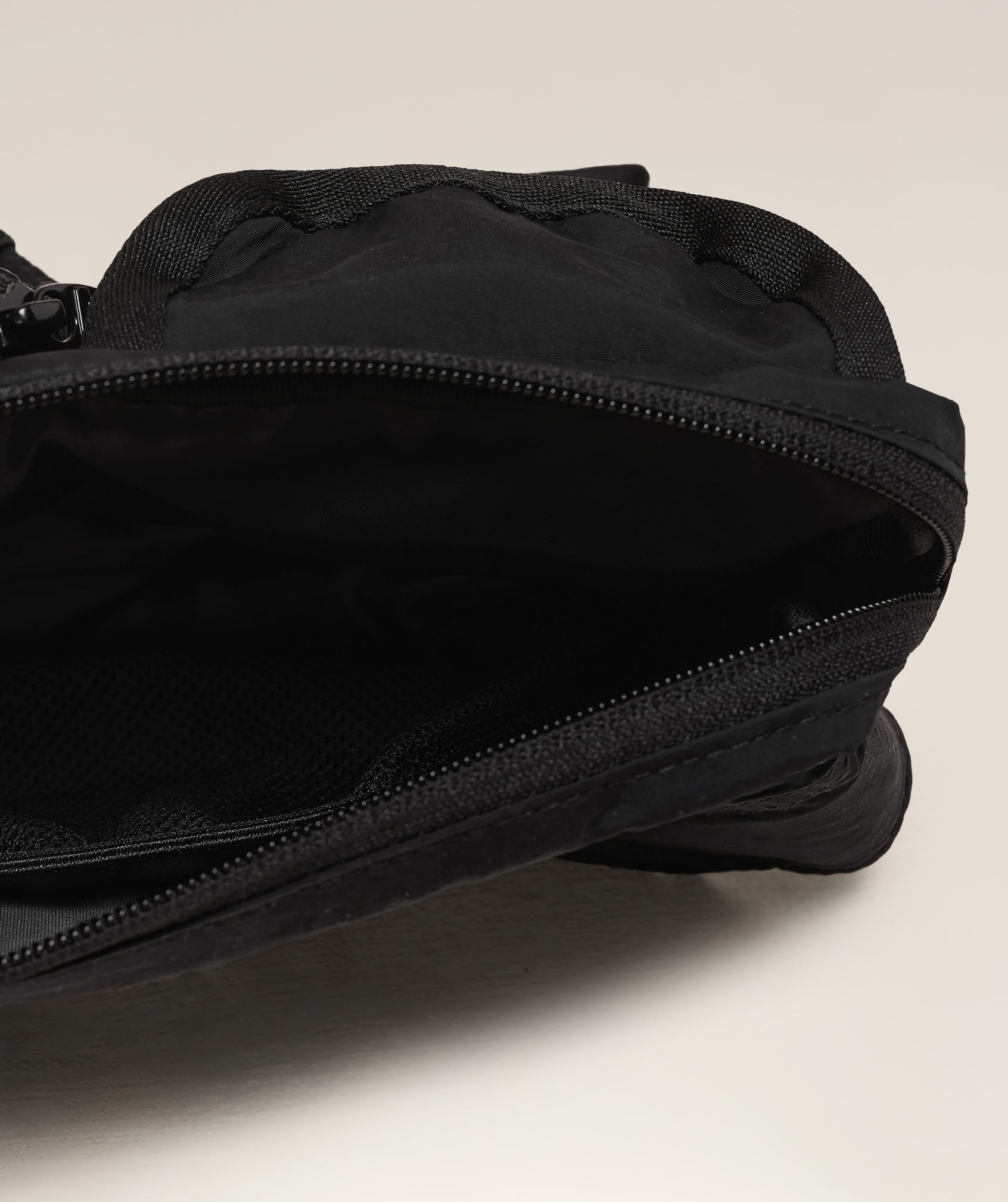 Gymshark Pleat Sling Bag - Black