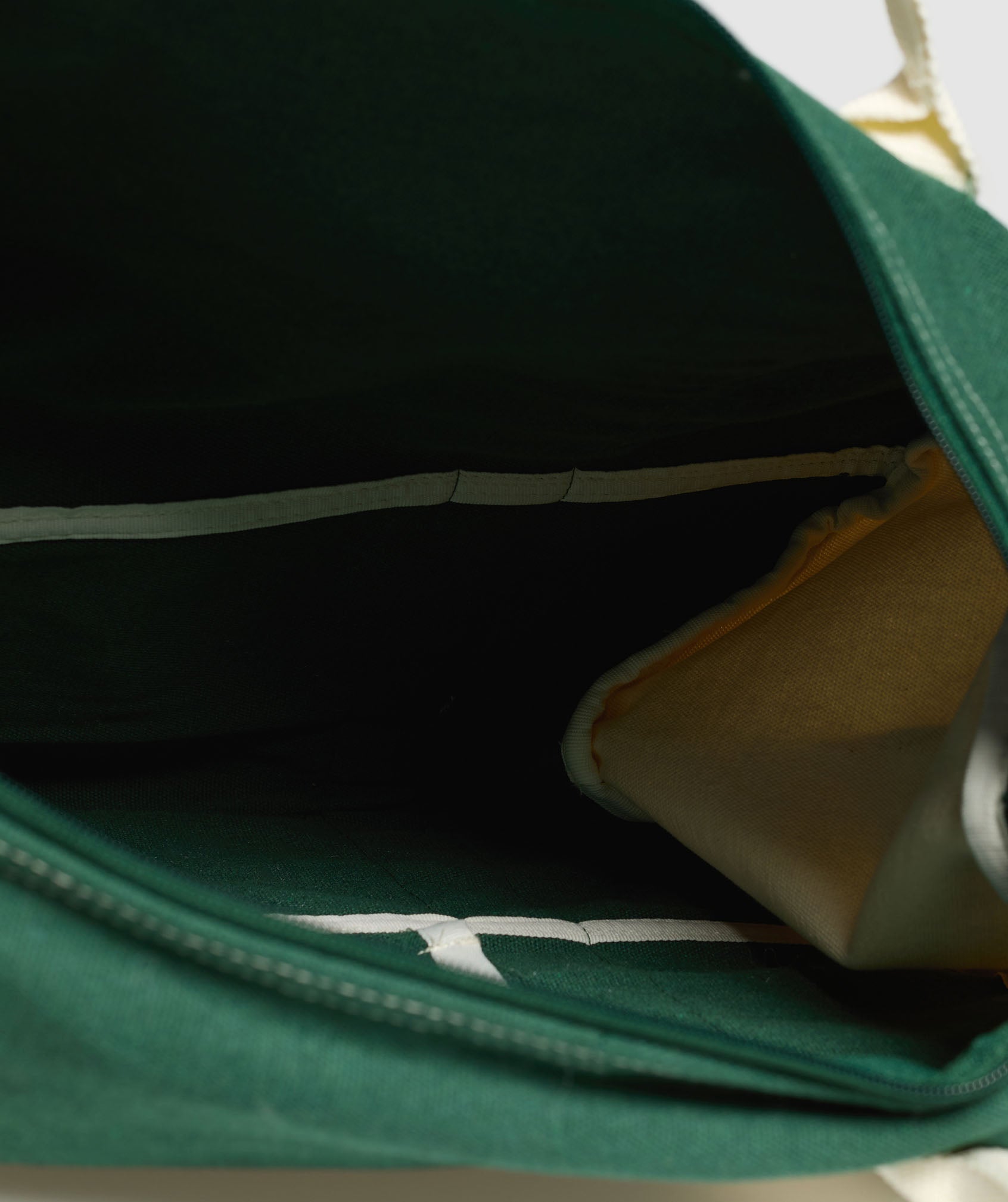 Gymshark Collegiate Canvas Duffle - Classic Green/Oat White