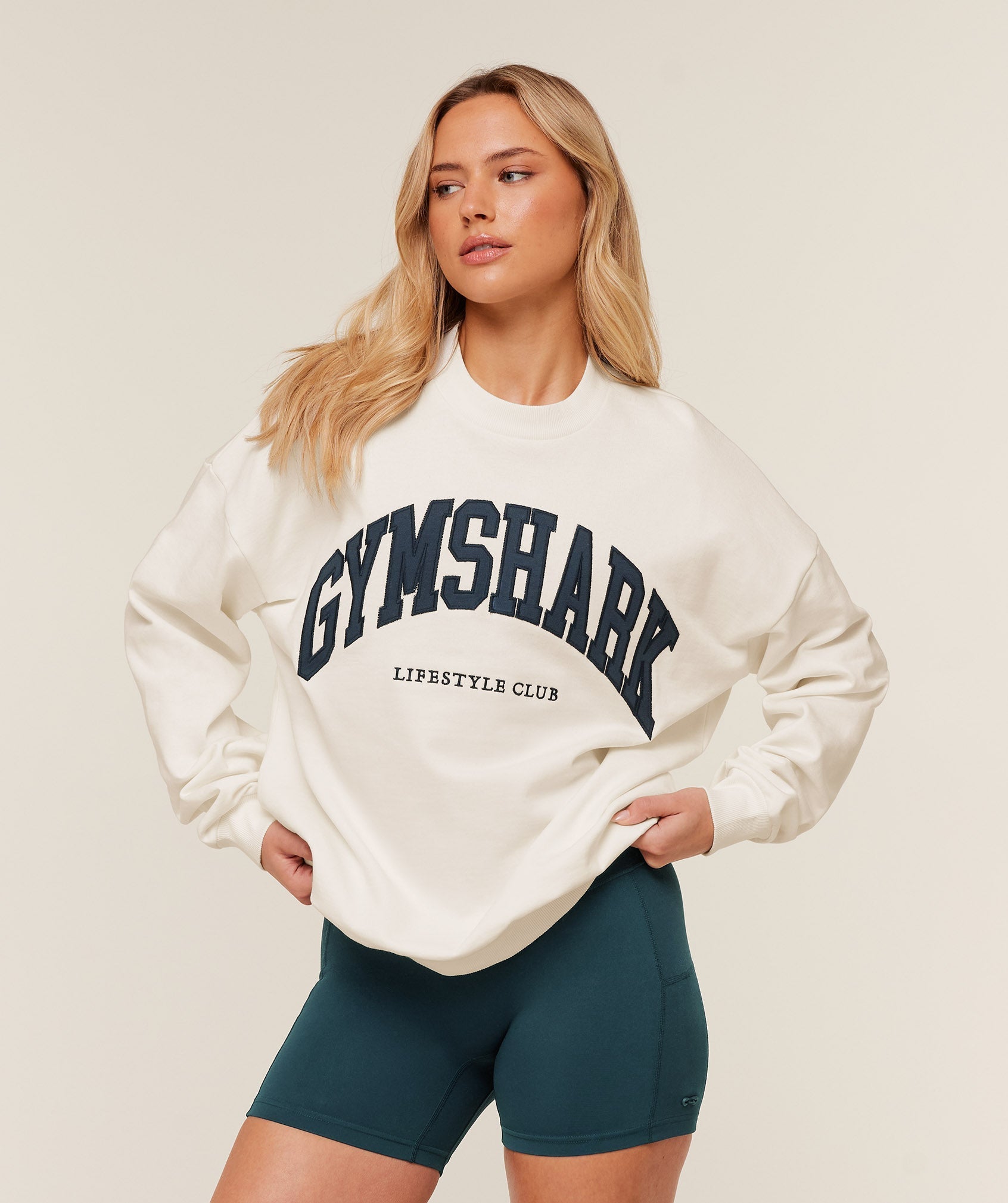 Gymshark Collegiate Graphic Crew Neck Pullover - GS Soft White