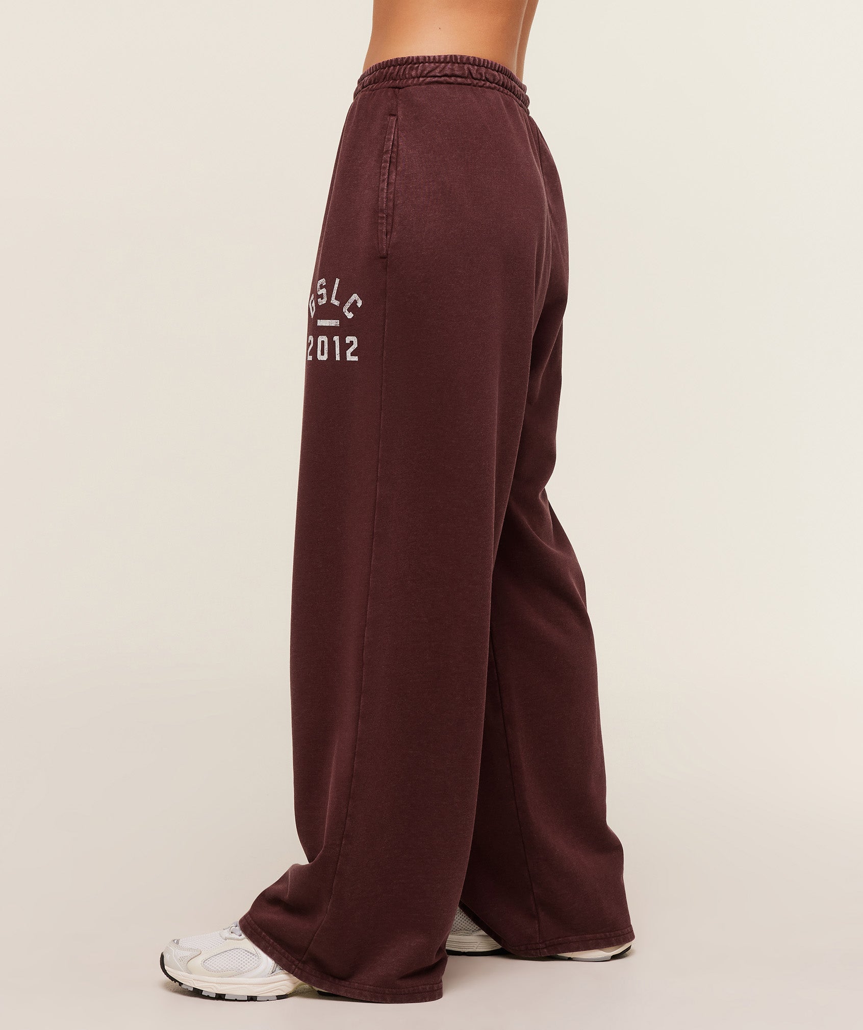 Gymshark Gymshark Lifting Club 2012 Graphic Wide Leg Jogger - Rich Maroon/Wash