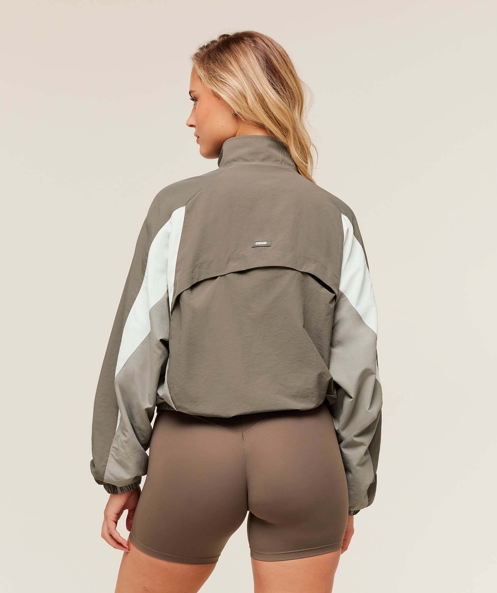 Gymshark Contrast Woven Jacket - Camo Brown/Linen Brown/Oat White