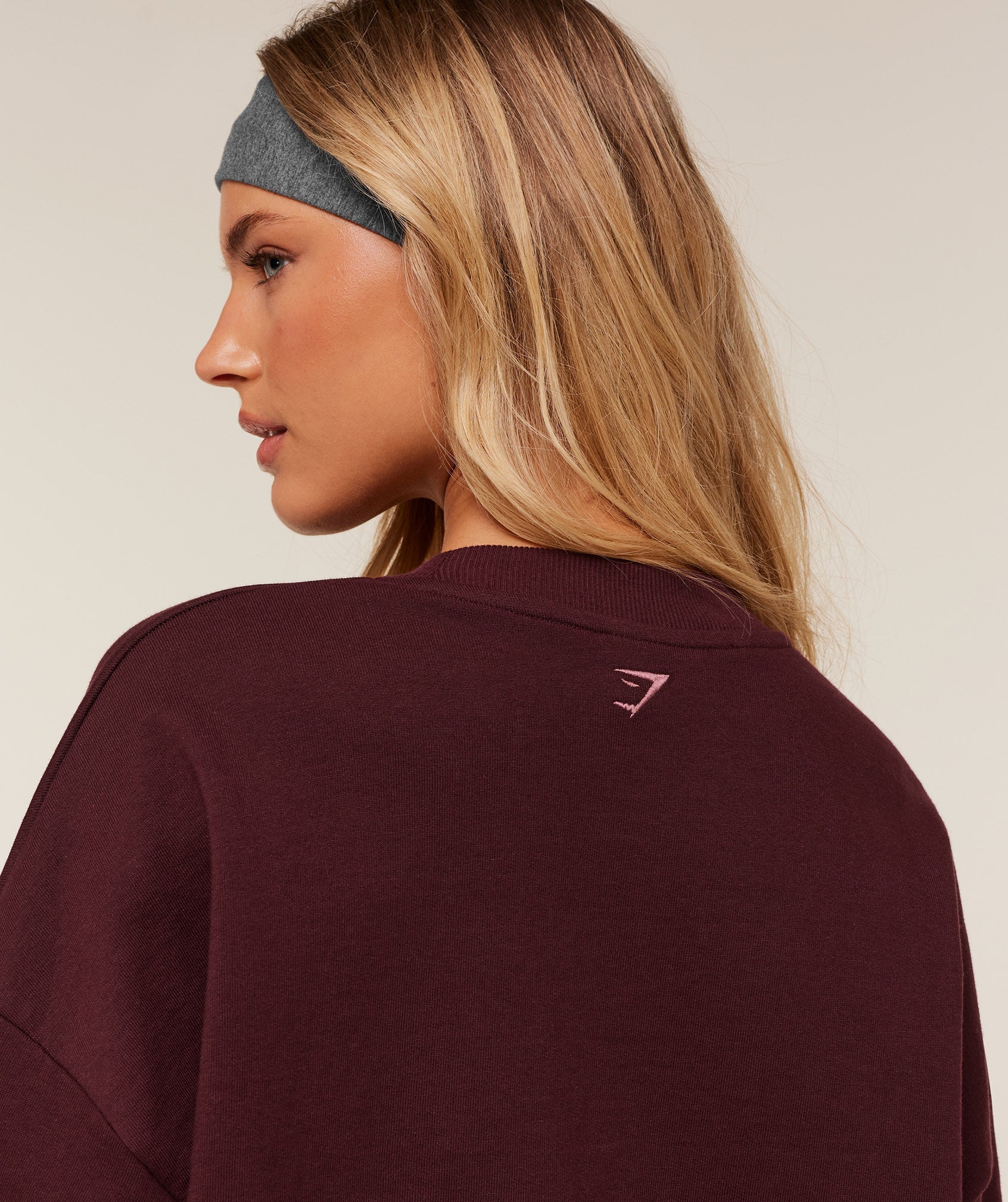 Gymshark Collegiate Graphic Crew Neck Pullover - GS Rich Maroon