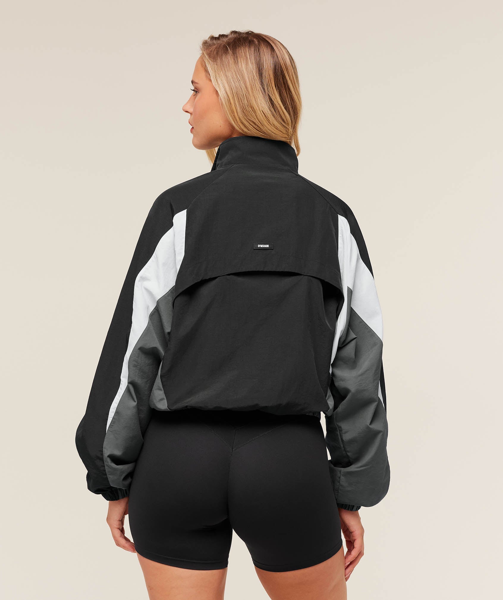 Gymshark Contrast Woven Jacket - Black/Graphite Grey/Oat White