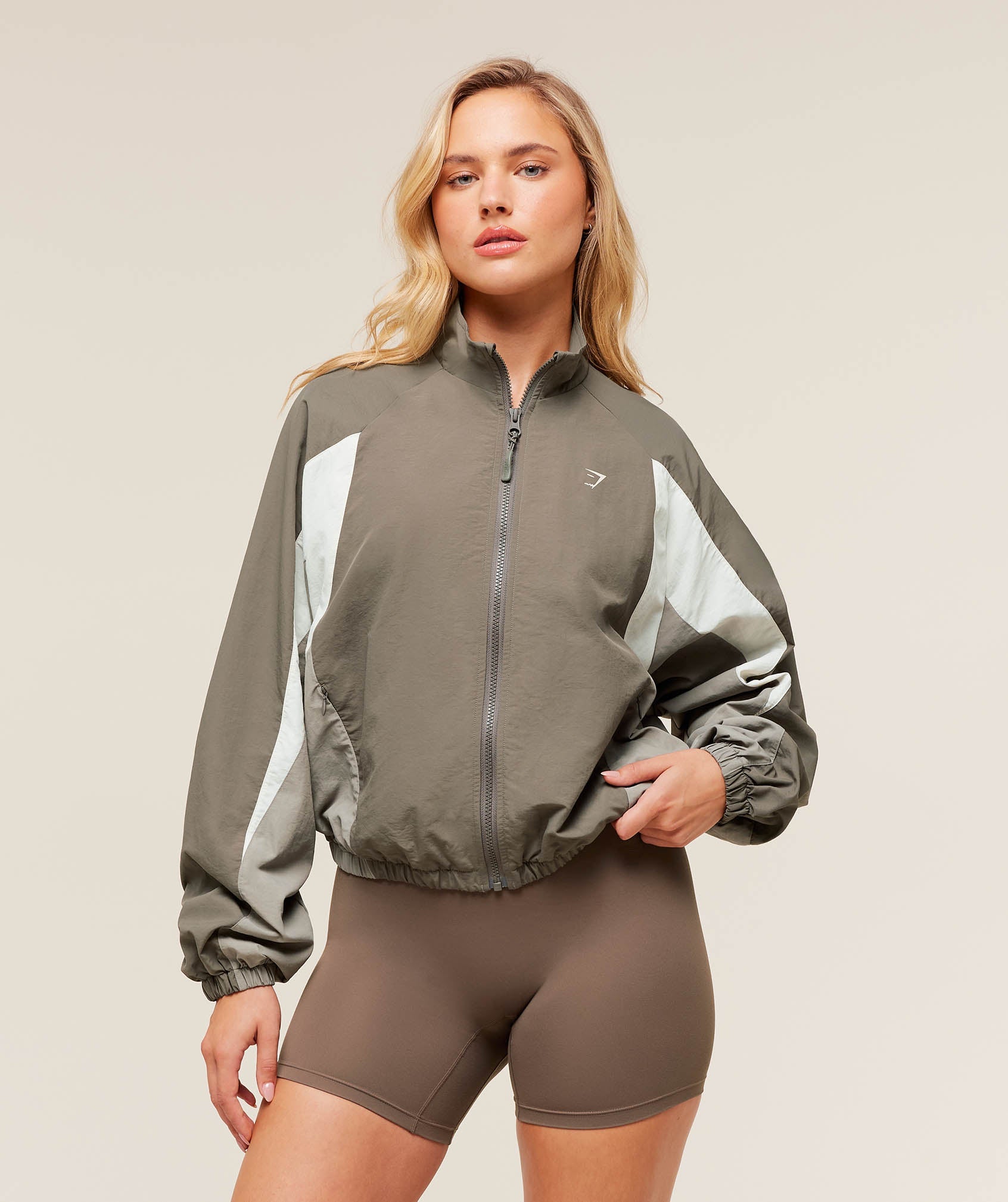 Gymshark Contrast Woven Jacket - Camo Brown/Linen Brown/Oat White